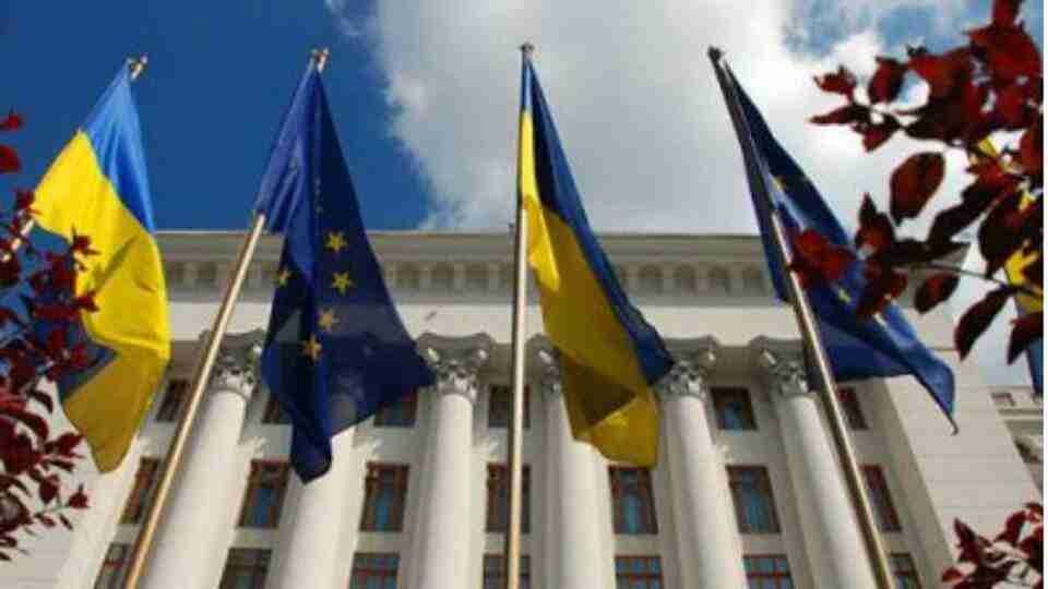 ЄС вивчає використання активів російського центробанку для відновлення України