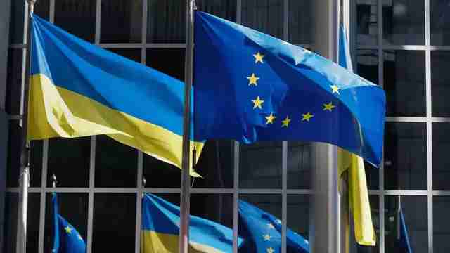 Єврокомісія розробила план використання заморожених грошей росії на користь України