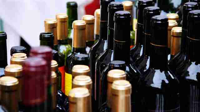 Імпорт алкоголю в РФ скоротиться на 40 відсотків через девальвацію рубля