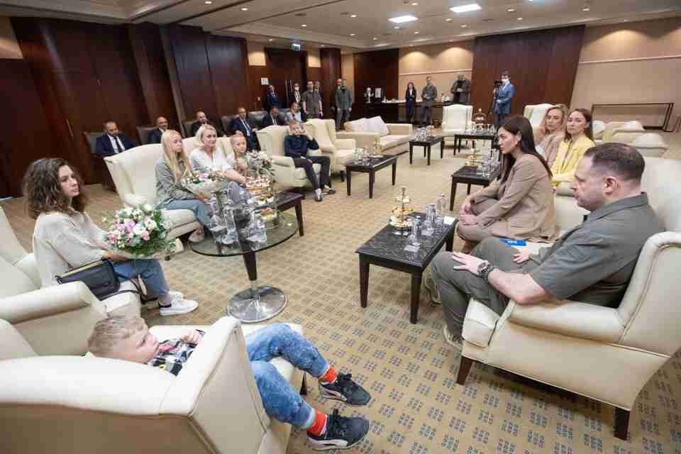 Керівник ОП організував зустріч бійців «Азовсталі» з членами їхніх родин у Туреччині (ФОТО)
