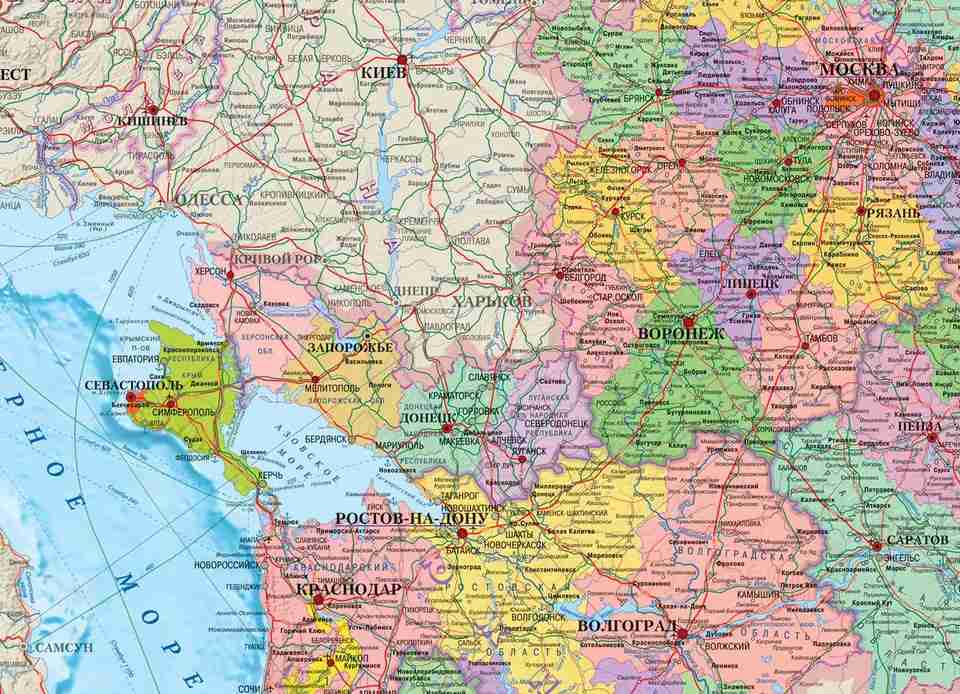 У російських книгарнях з’явилися карти і атласи на яких Донецька, Луганська, Запорізька та Херсонська області входять до складу росії (ФОТО)