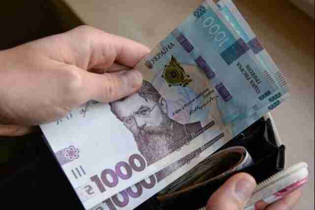 Коли в Україні почне зростати заробітня плата: прогноз від НБУ