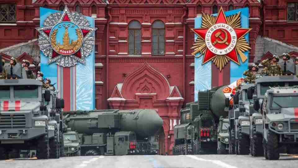 кремль відмовляється підтверджувати, чи відбудеться в Маріуполі парад на День перемоги