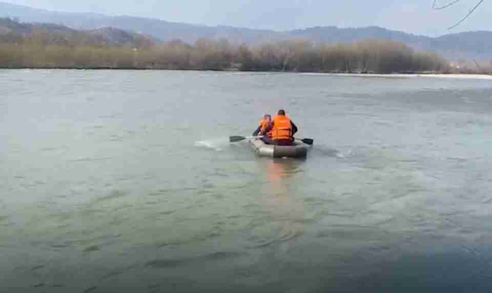 Купаючись у гірській річці трагічно загинув юнак з Івано-Франківщини (ВІДЕО)