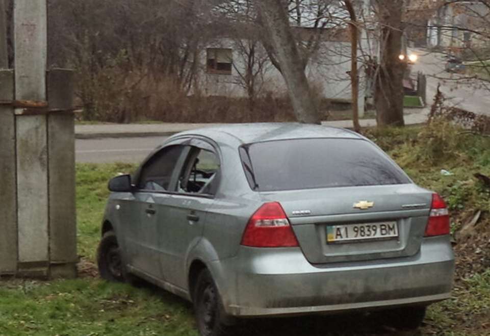 Киянину, який потрапив до лікарні у Львові, мародери понищили авто (фото)