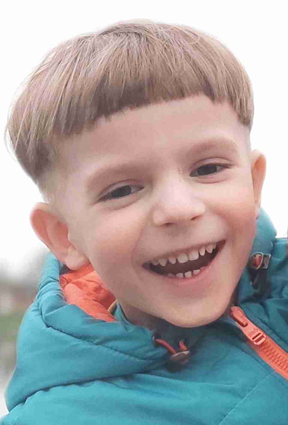 «Лети наш хлопчику, лети…»: у Львові померла 5-річна дитина, що впала у кому після видалення зубів (ФОТО)