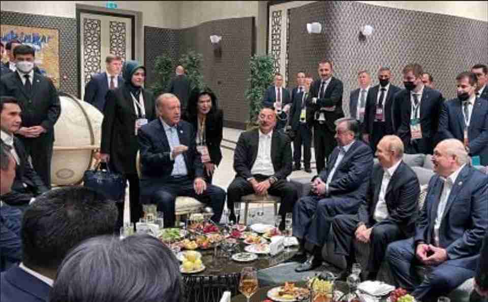 Лідери принизили путіна на неформальних бесідах саміту в Узбекистані (ВІДЕО)
