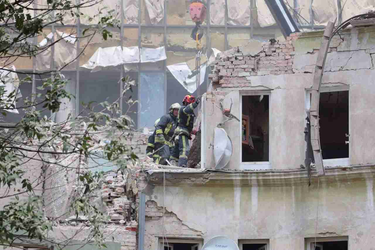 Ліквідація наслідків ракетної атаки у Львові: яка ситуація станом на цю годину (ФОТО)