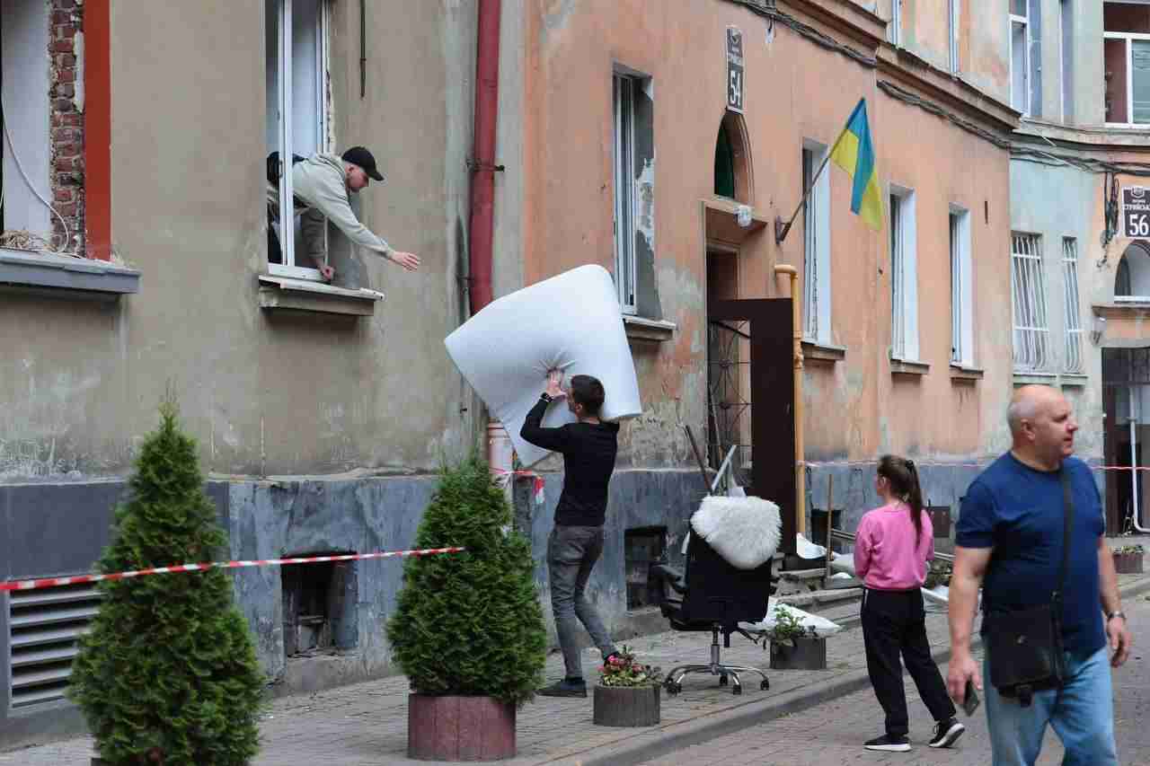 Ліквідація наслідків ракетної атаки у Львові: яка ситуація станом на цю годину (ФОТО)