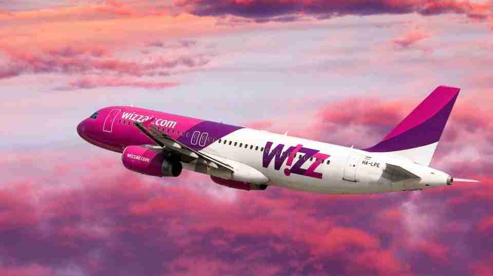 Лоукостер «Wizz Air» відклав дати старту та відновлення польотів з України