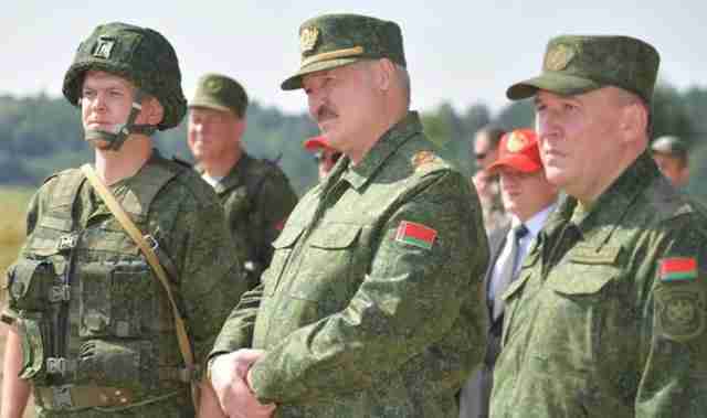 Лукашенко прийняв рішення провести в Білорусі «приховану мобілізацію»: подробиці