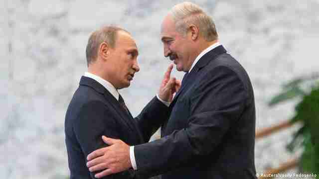 Лукашенко віддає військову техніку та боєприпаси росії