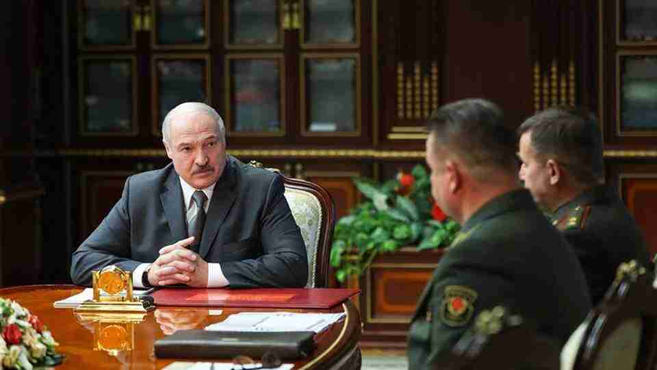 Лукашенко ймовірно готується до наступальної повітряної операції - білоруський опозиціонер