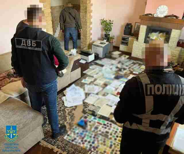 Львів'янину оголошено про підозру за незаконну організацію виїзду чоловіків за кордон