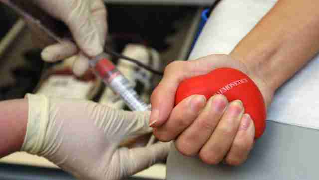 Львівська лікарня шукає донорів крові у резерв