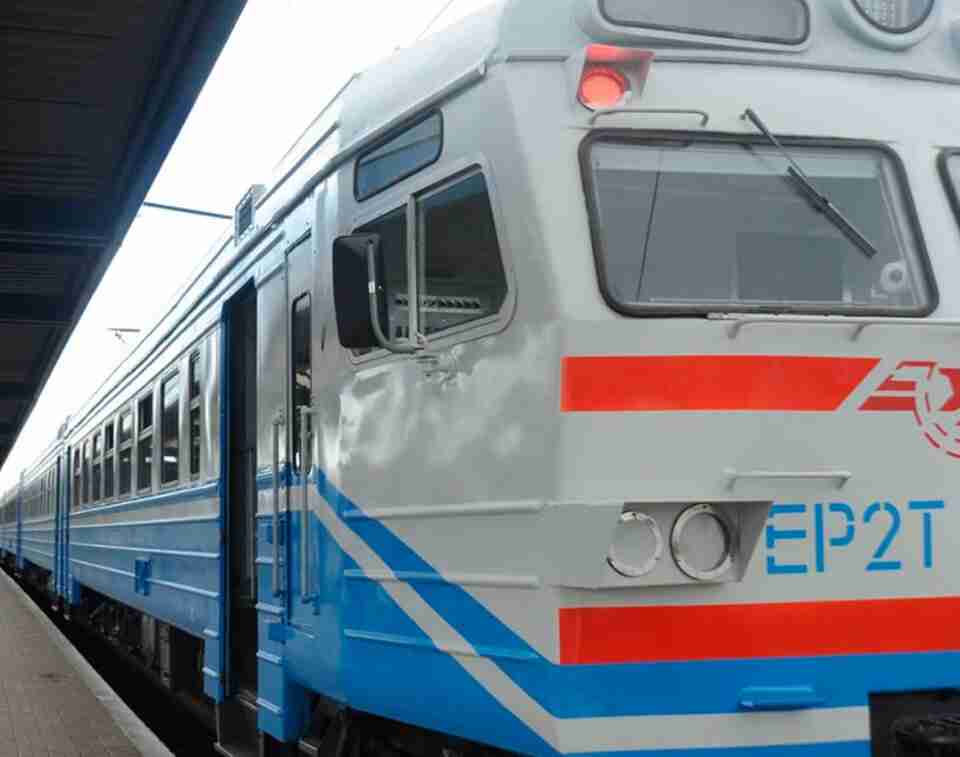 «Львівська залізниця» внесла зміни у розклад руху приміських поїздів