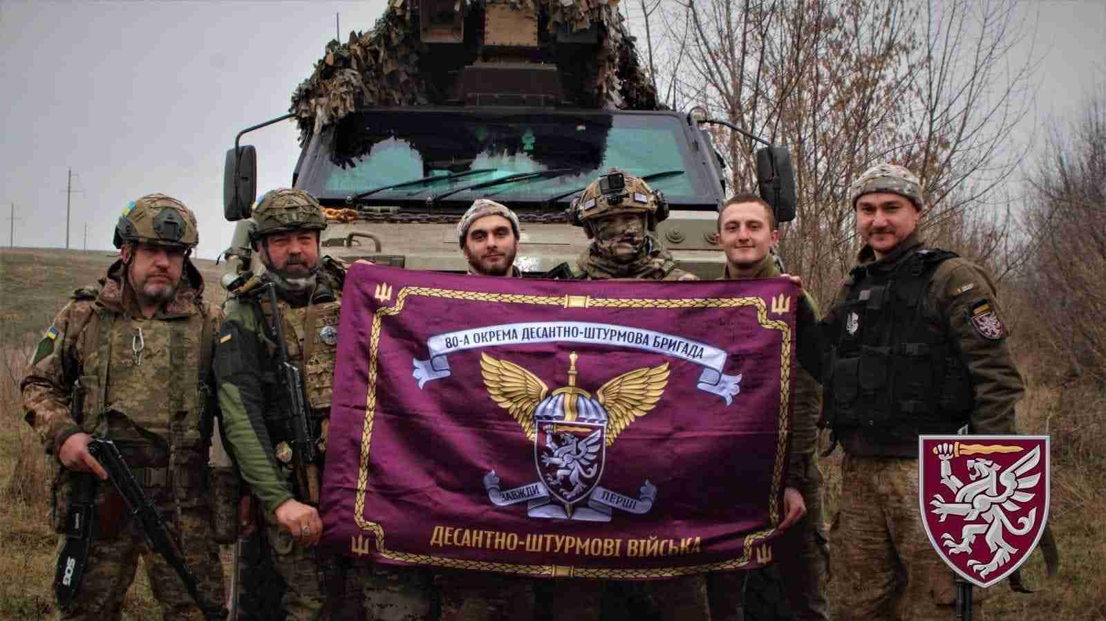 Львівські десантники розповіли і показали, як заїжджають на відстань кількох метрів від ворога і розбивають його (ФОТО)