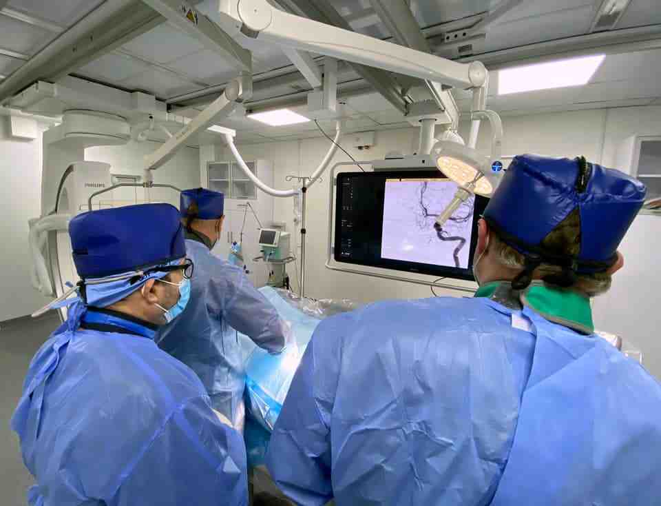 Львівські лікарі врятували життя молодій жінці, видаливши ендоваскулярним методом аневризму (фото)