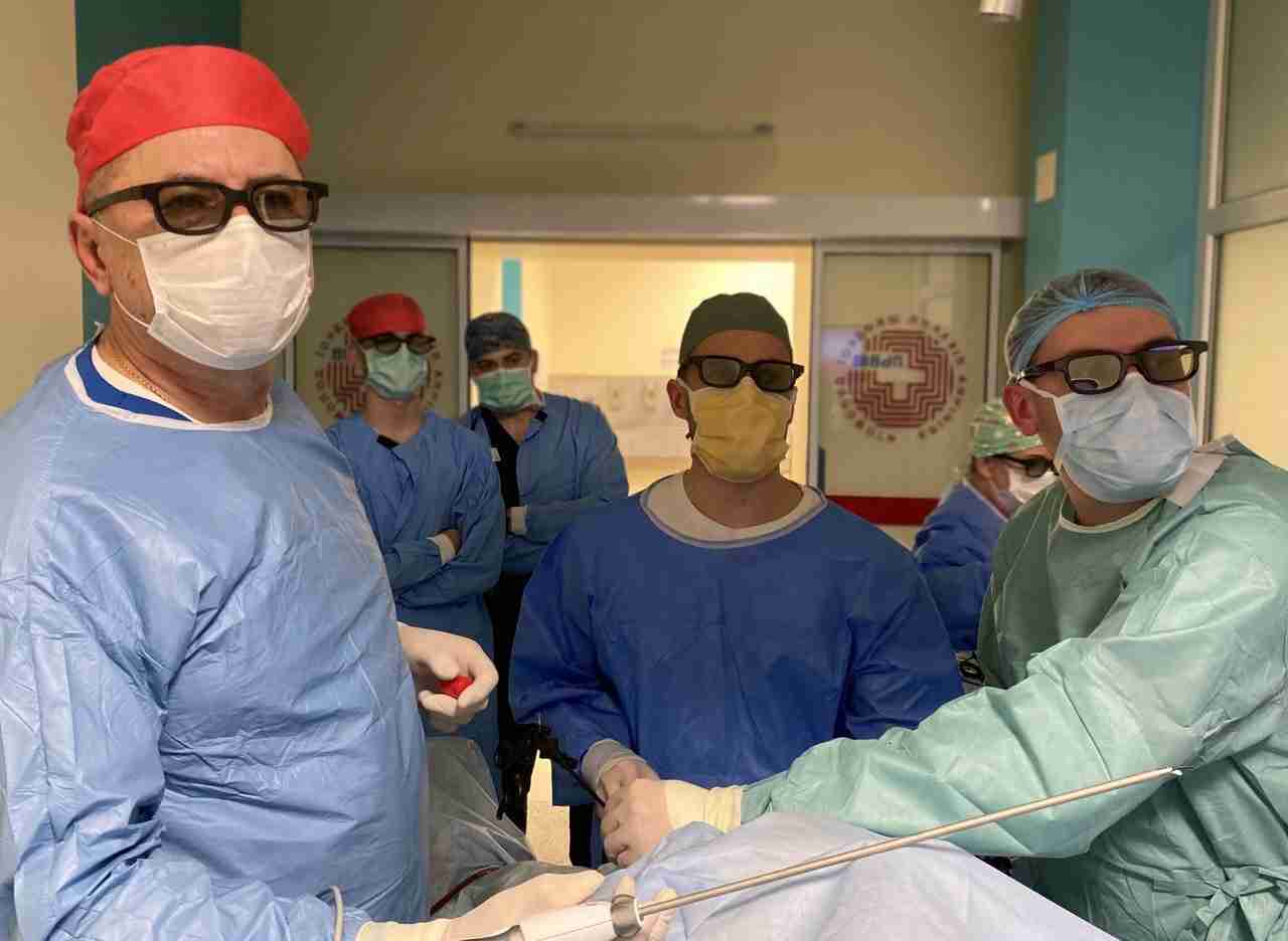 Львівські медики лише за три проколи провели складну операцію молодій дівчині (ФОТО)