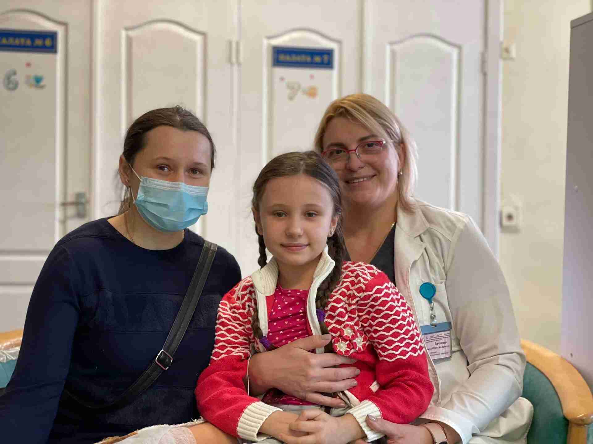Львівські медики провели складну операцію «кришталевій дівчинці» з рідкісним захворюванням (ФОТО)