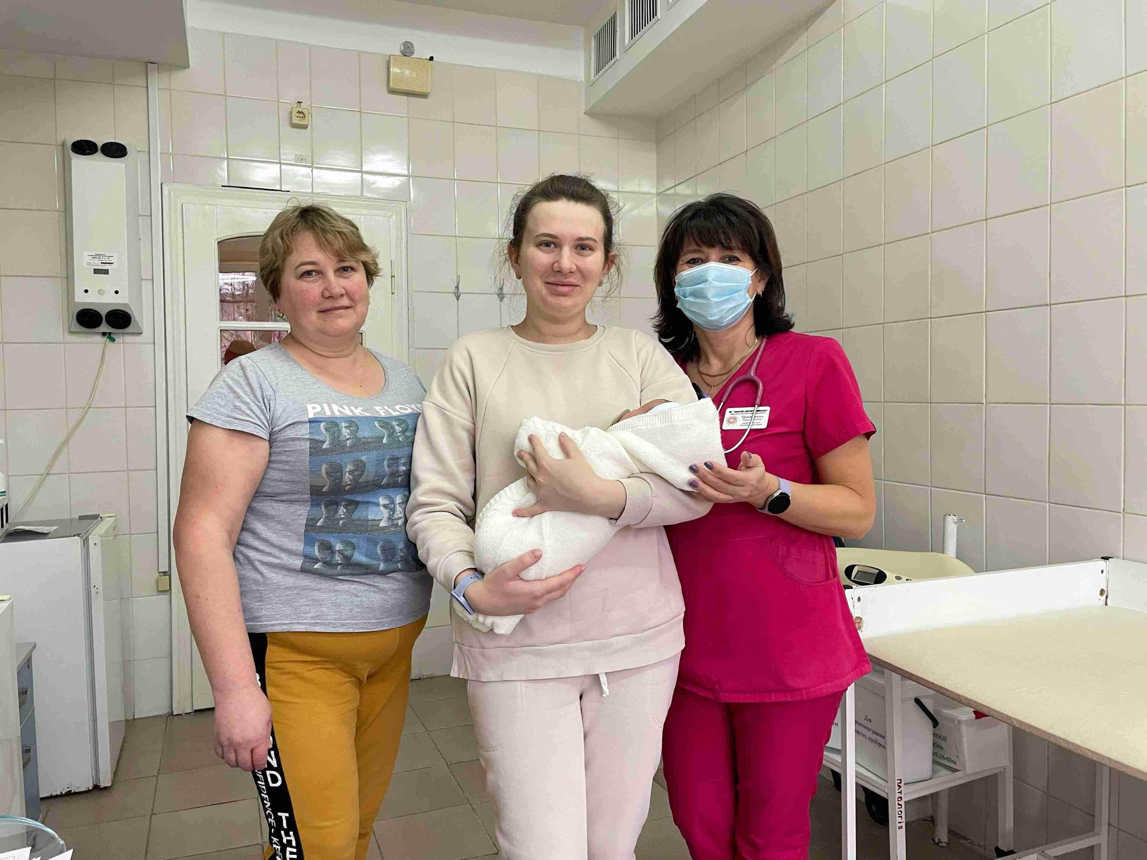 Львівські медики врятували трьох немовлят із величезними півкілограмовими пухлинами (ФОТО)