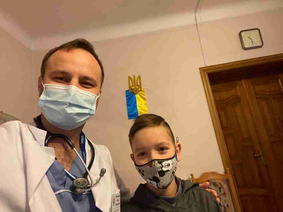 Львівські медики без розрізу прооперували дитину з псевдокістою підшлункової залози