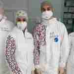 Львівські медики розмалювали свої захисні костюми «вишиванкою» (фото)