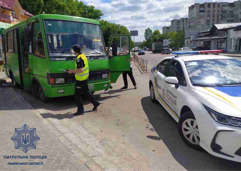 Львівські патрульні склали 25 матеріалів на водіїв маршруток