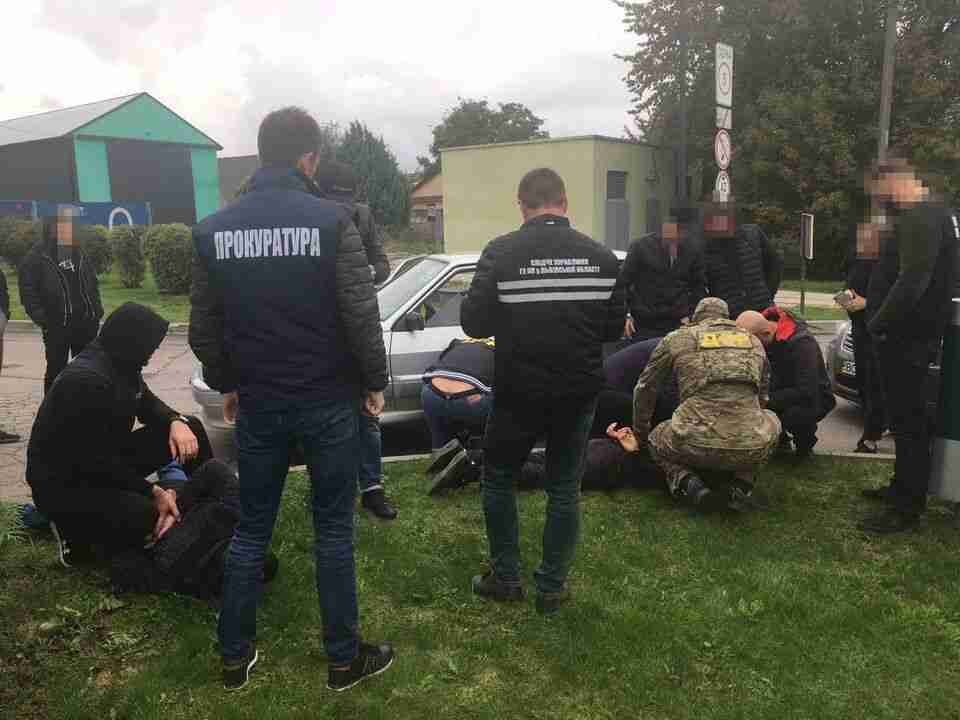 Львівські поліцейські затримали правопорушників на волинській АЗС (ФОТО)