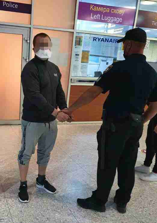 Львівські поліціянти затримали іноземця, який перебував у міжнародному розшуку