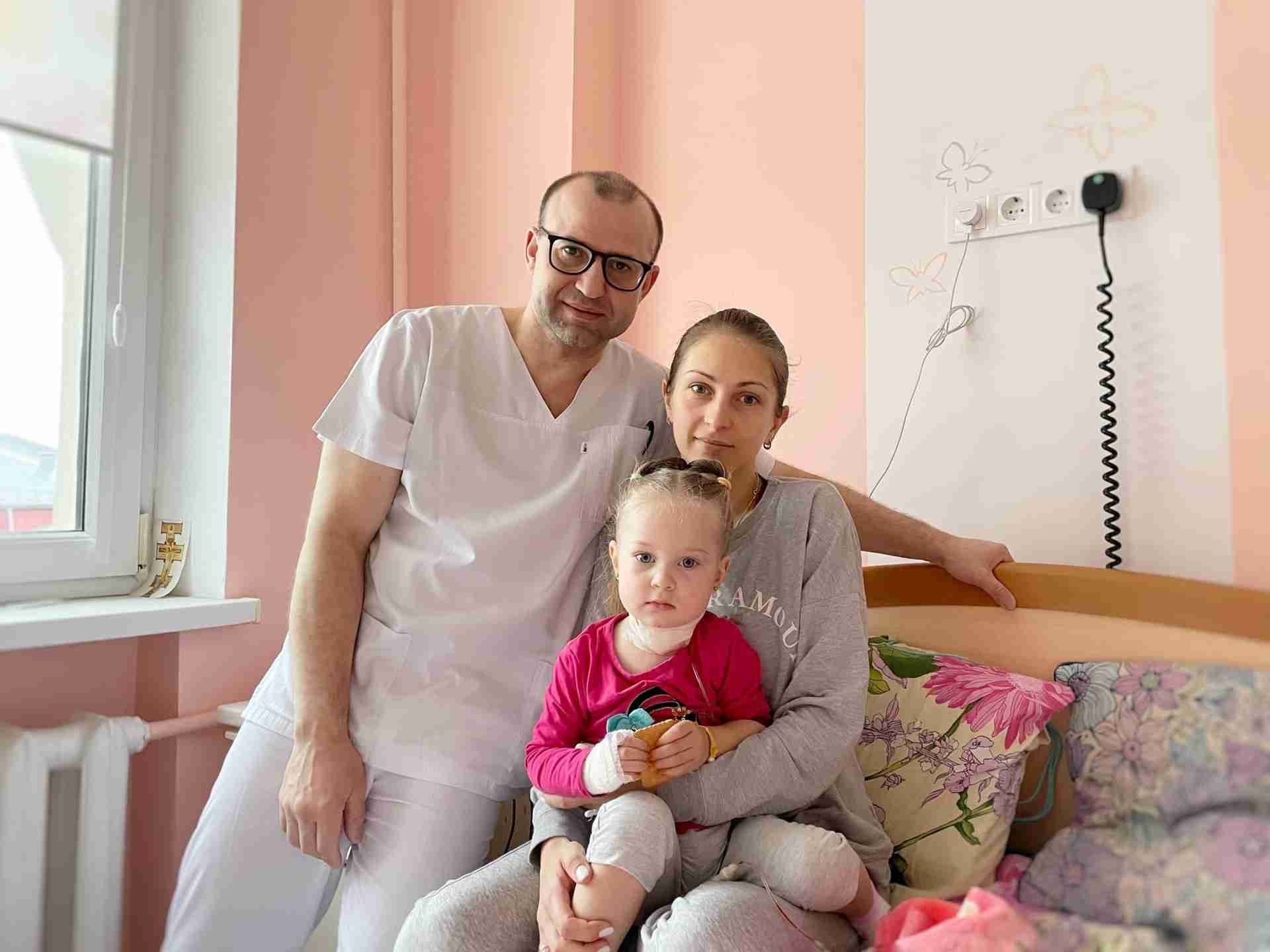 Маленька гулька могла вбити дитину: у Львові медики врятували дівчинку з рідкісною патологією (ФОТО)