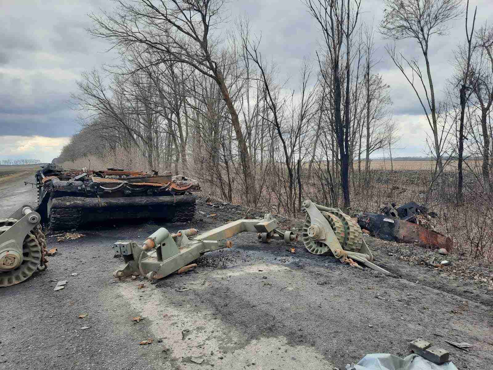 Масштаби втрат окупантів у невеликому населеному пункті на Харківщині (ФОТО)