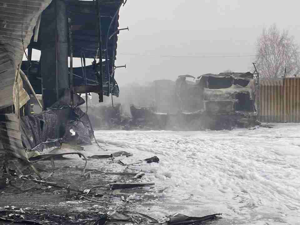 Масштабна пожежа: під Києвом спалахнув бензовоз з 10 тисячами літрами пального (ВІДЕО,ФОТО)