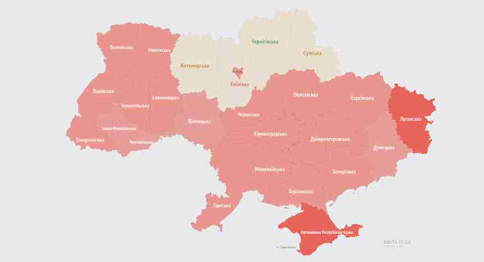 Майже по всій Україні лунають сирени: оголошено масштабну тривогу