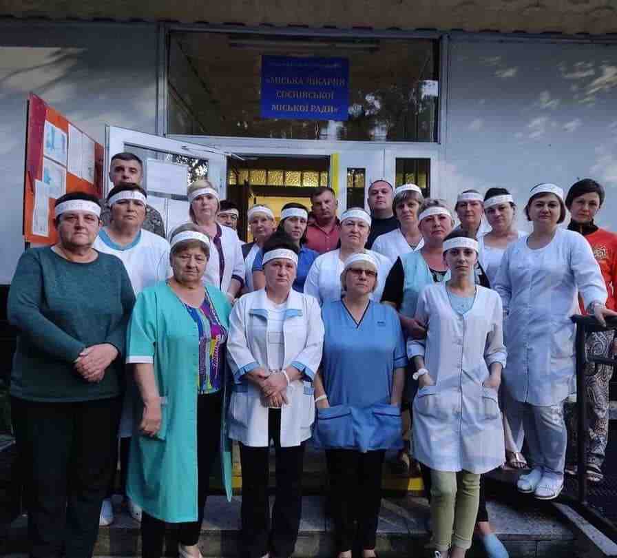 Медики однієї з лікарень Львівщини оголосили голодування (ФОТО)