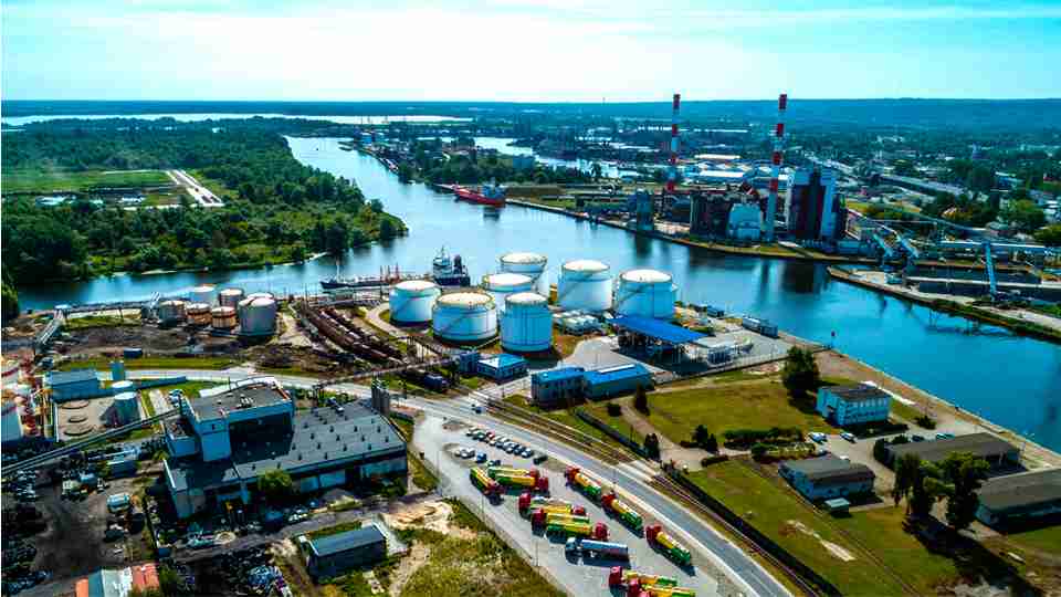 Мережа UPG забезпечила безперебійне постачання пального в Україну придбавши морський термінал у Польщі