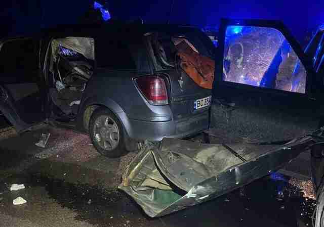 Мертвого водія з Львівщини затиснуло в авто: біля Рівного сталося дві ДТП на одному місці (ФОТО)