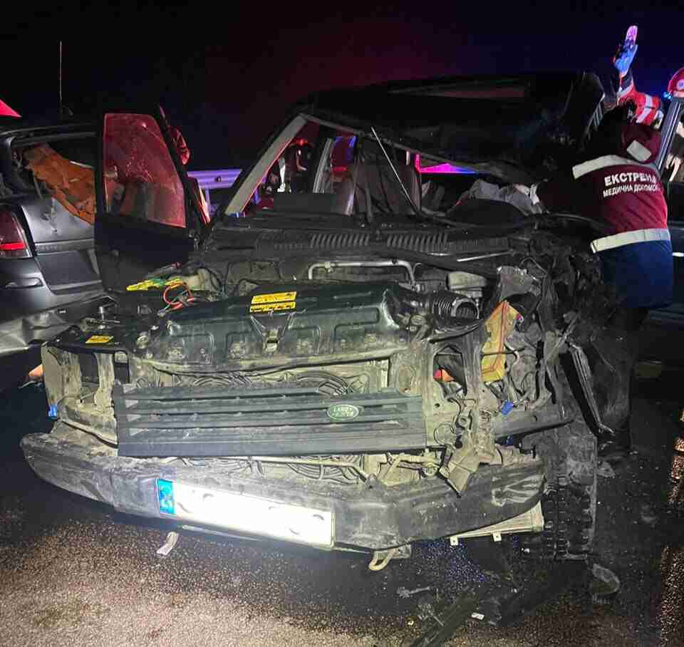 Мертвого водія з Львівщини затиснуло в авто: біля Рівного сталося дві ДТП на одному місці (ФОТО)