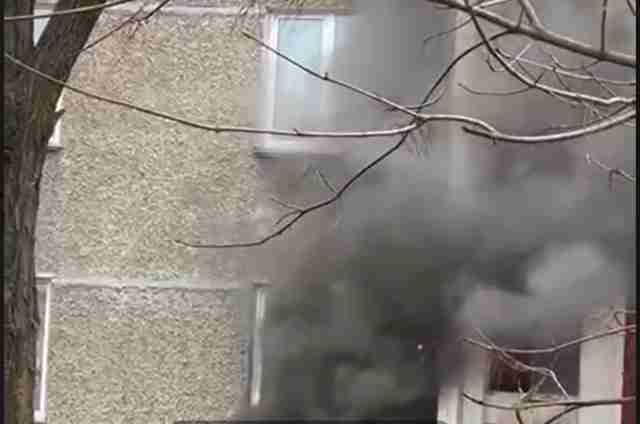 Мешканець Києва підпалив власну квартиру у багатоповерхівці (ВІДЕО)