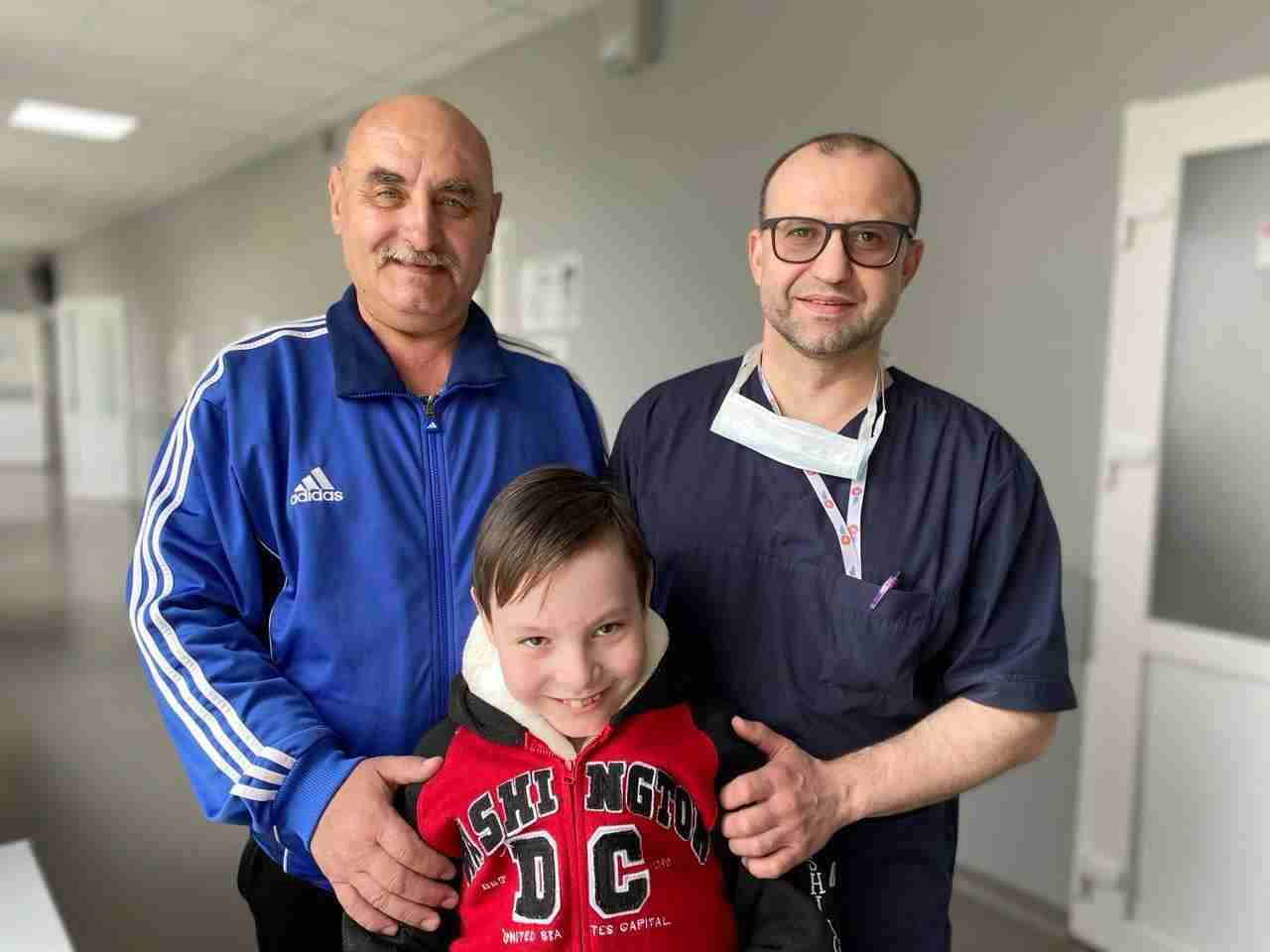 Міг задихнутися будь-якої миті: львівські лікарі врятували життя дитини (ФОТО)
