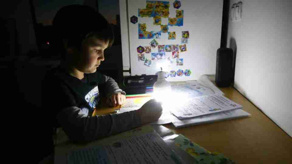 Міністр освіти вважає, що відключення світла не впливає на освітній процес
