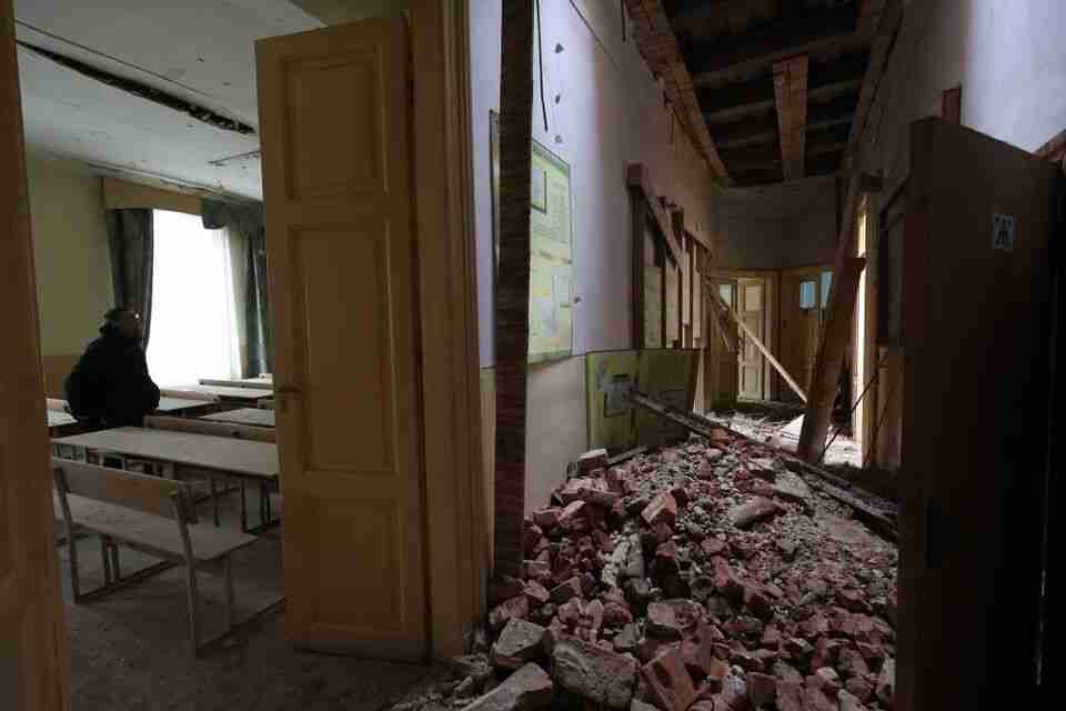 Місто компенсує заміну вікон та дверей у будинках, які постраждали від «шахедів» у Новорічну ніч (ФОТО, ВІДЕО)