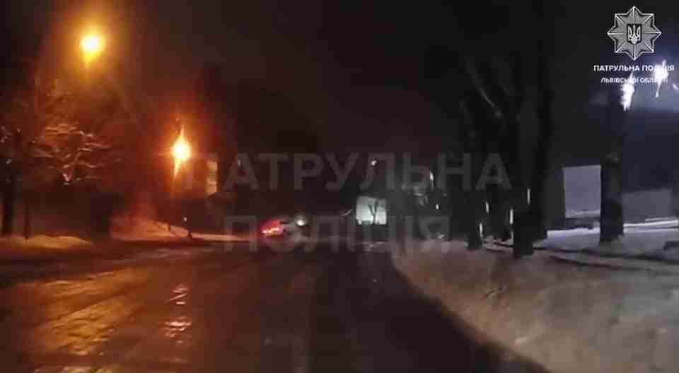 Момент ДТП: у Львові п'яний водій вчинив зіткнення (ВІДЕО)