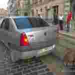 Момент ДТП за участі неадекватного водія «Dacia» на перехресті Антоновича та Мельника (відео, фото)