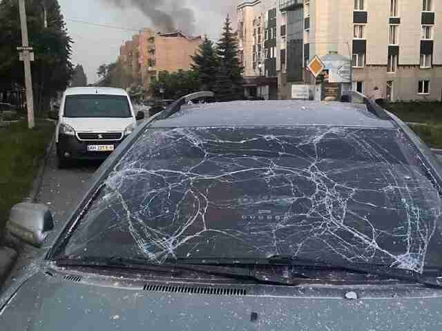 Моторошні кадри: росія завдала удару по житлових будинках в Покровську, є жертви (ФОТО)