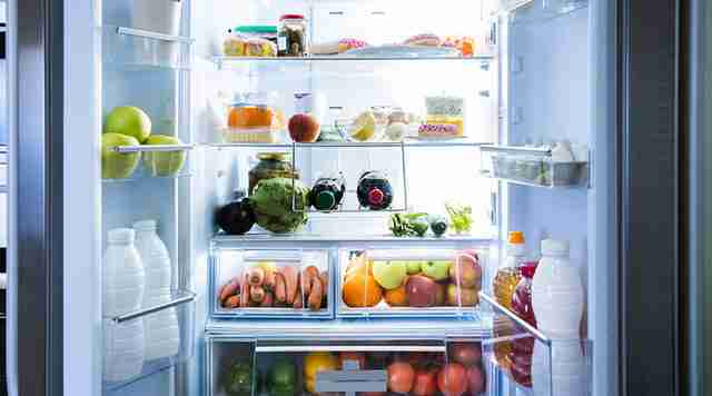 Можете цього не знати: які продукти в жодному разі не можна ставити в холодильник і чому