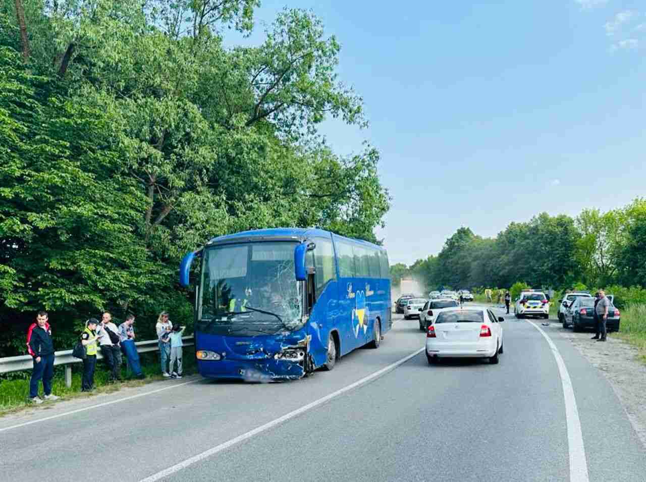 На автодорозі «Мукачево-Львів» під час зіткнення автомобіля з автобусом загинула дитина (ФОТО)