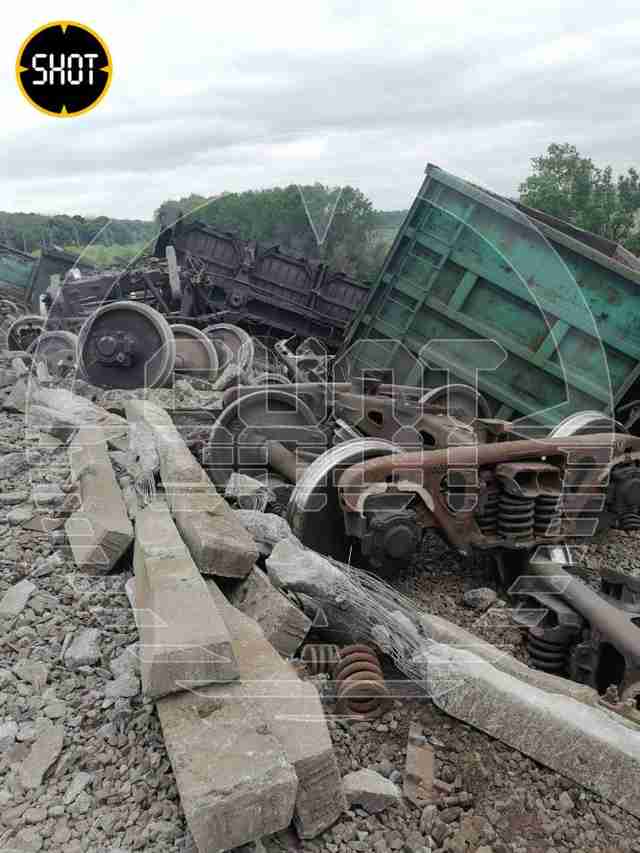 На Бєлгородщині стався вибух на залізниці: перекинулося 15 вагонів (ФОТО)