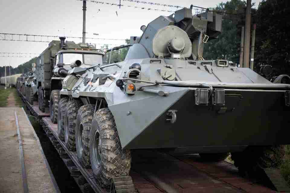 на білорусі перевозять військову техніку ближче до кордону з Україною