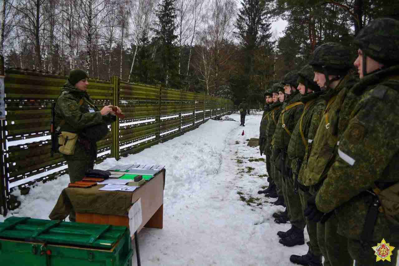 на білорусі тренуються переходити з мирного на воєнний стан